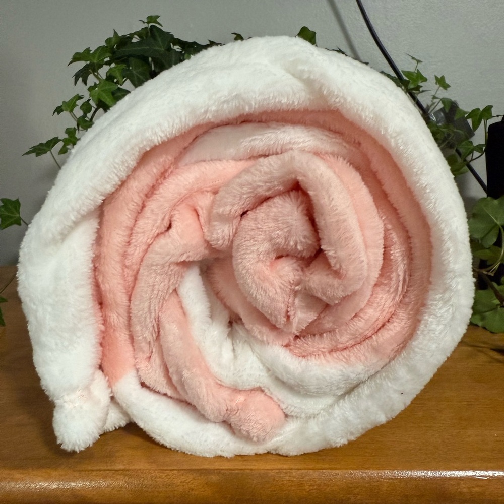 Room Essentials / Target Bunny Throw - Picture 4 of 6